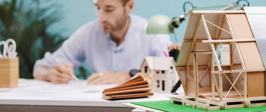 personne construisant une maquette